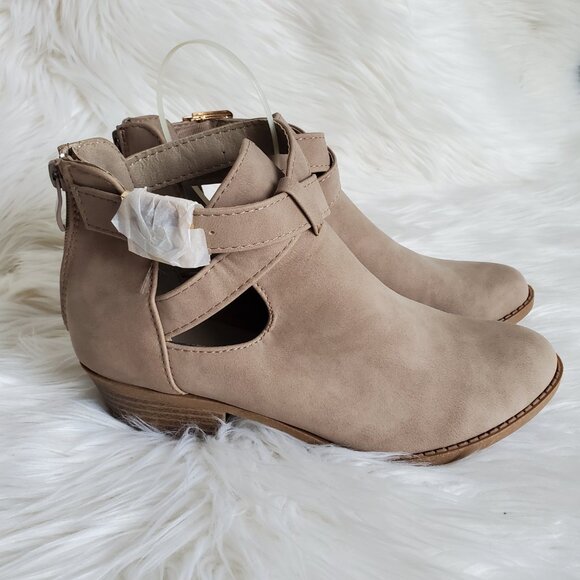 Top Moda Suede Taupe Back Zip Ankle Cut-Out Heeled Booties SZ 5 - Picture 3 of 9